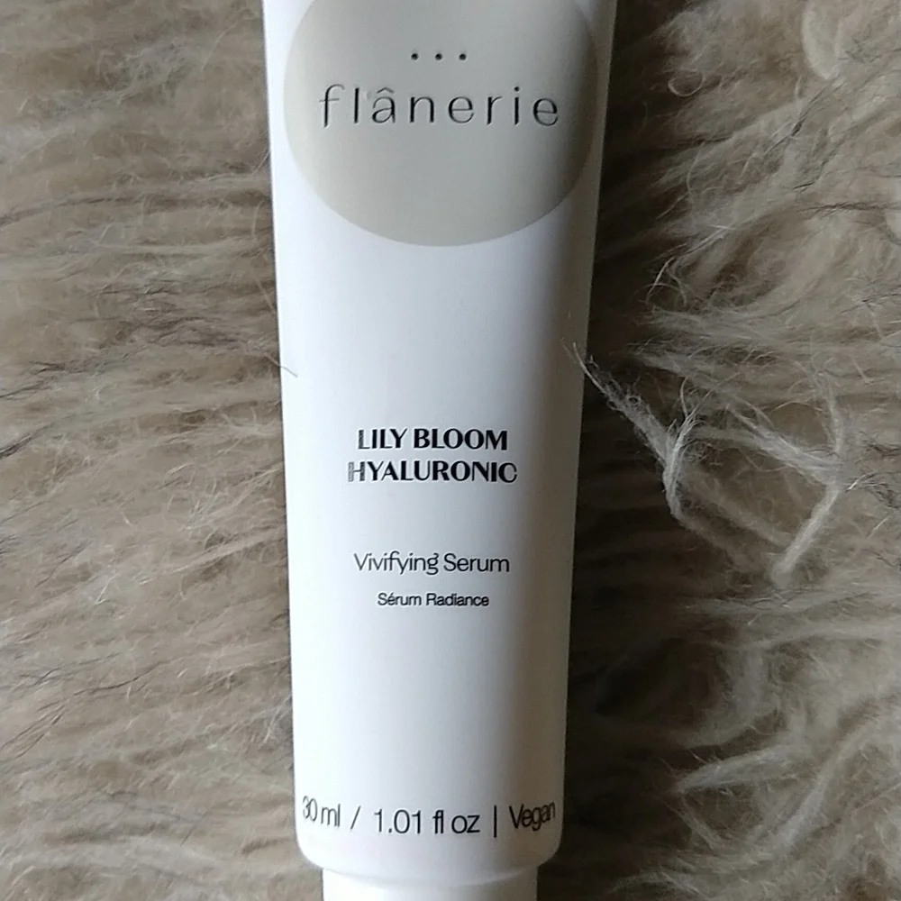 flanerie lily bloom